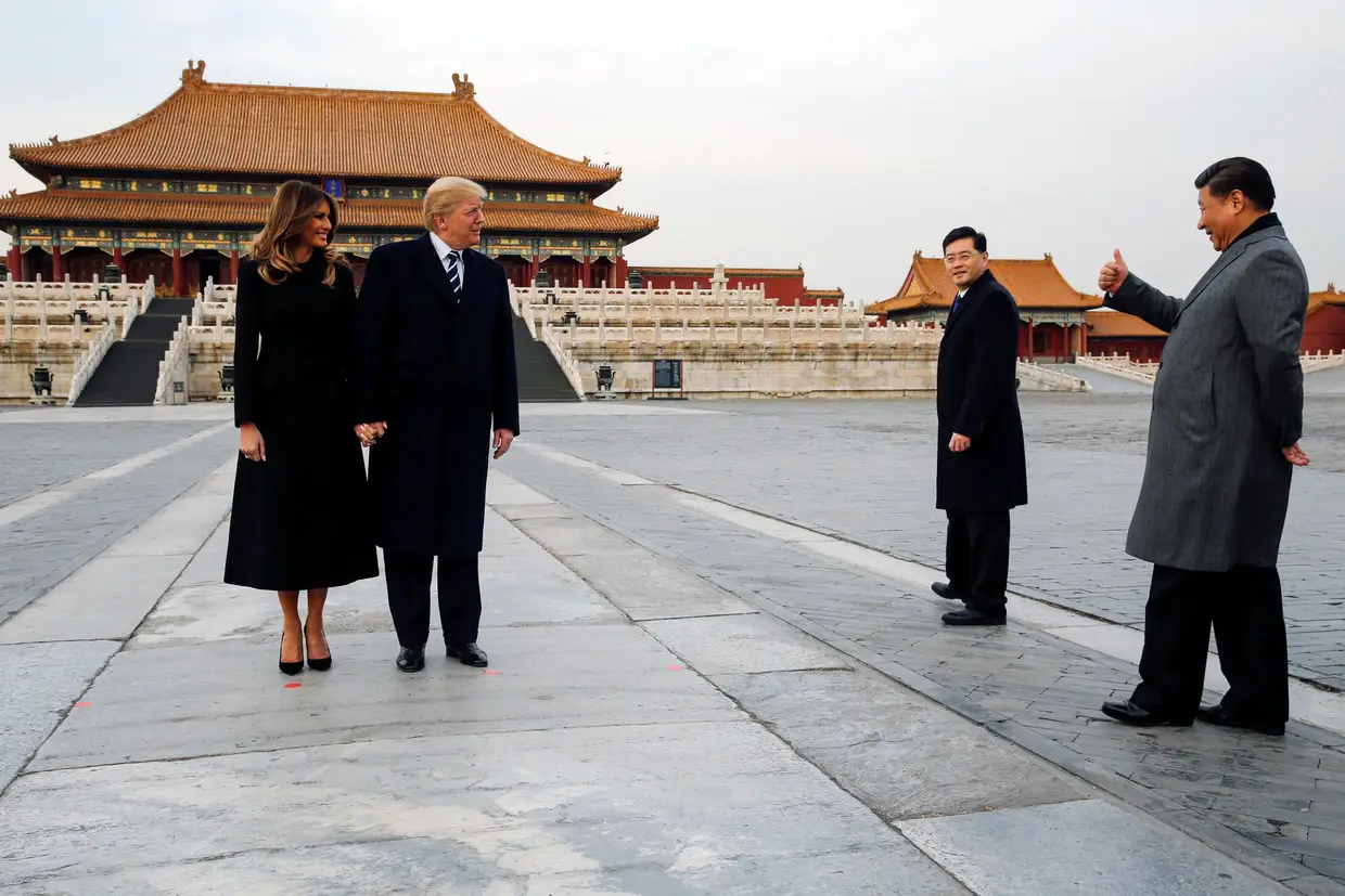 Novembro - O Presidente dos EUA e a primeira-dama saudados pelo Presidente chinês durante a visita à Cidade Proibida em Pequim.