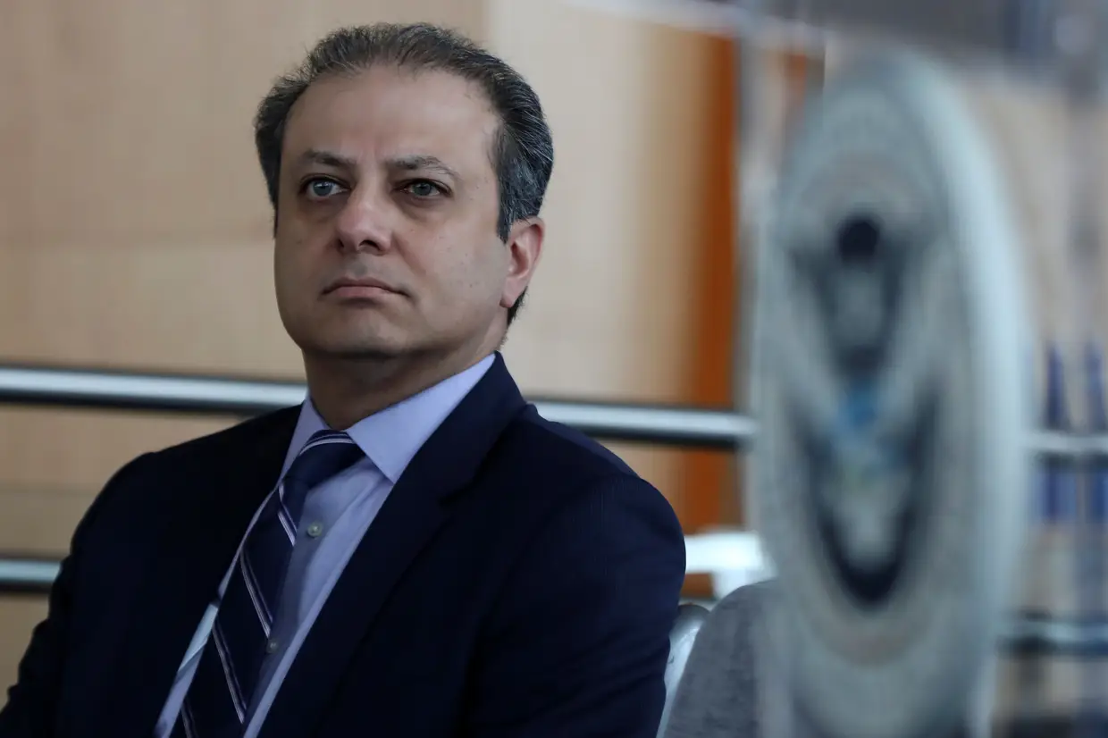 No início de junho, o ex-procurador federal de Nova Iorque revelou que foi demitido depois de ter recebido vários telefonemas desadequados do Presidente dos Estados Unidos da América. Preet Bharara, conhecido pelas investigações sobre corrupção e por processar mais de cem executivos de Wall Street, explicou que foi demitido depois de se recusar a atender um terceiro telefonema de Trump.