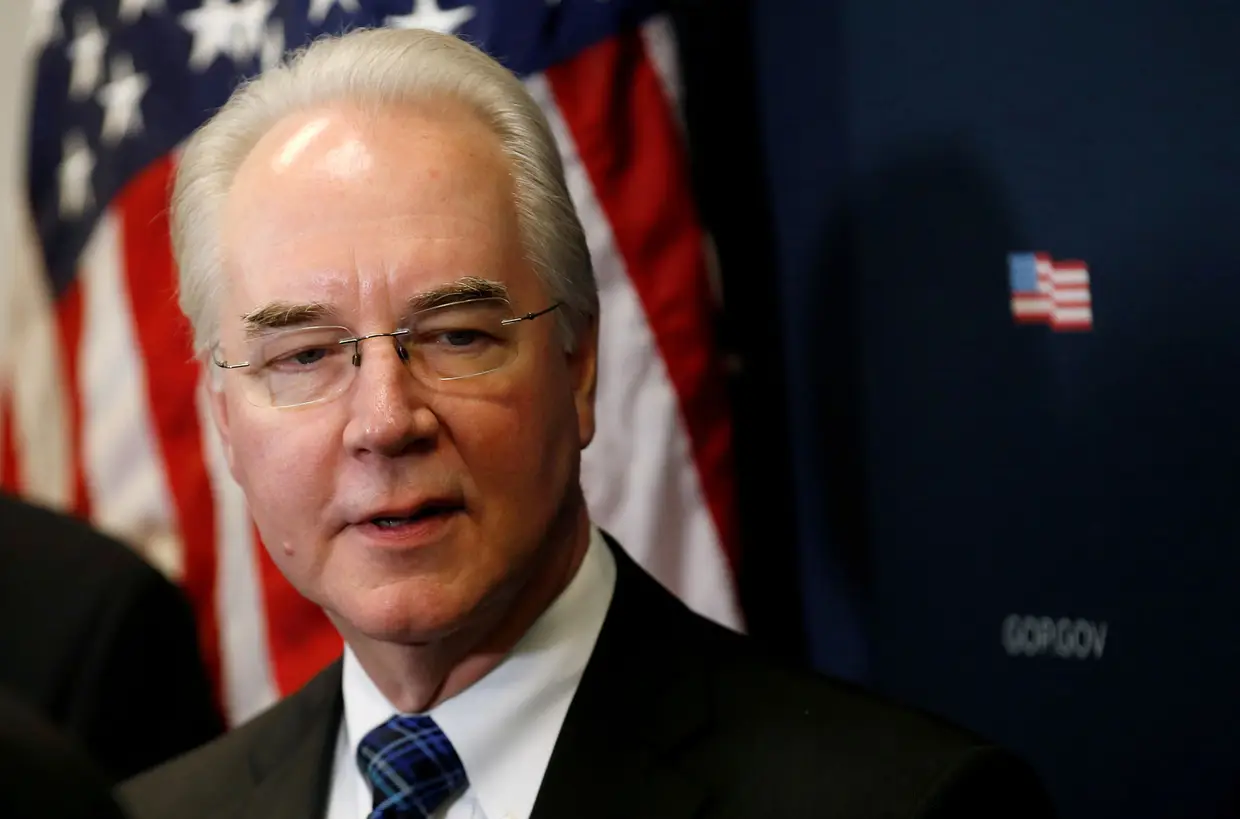 A 19 de setembro, o secretário da Saúde norte-americano, Tom Price, apresentou a sua demissão, no seguimento de um escândalo suscitado pelo uso de aviões privados para as suas deslocações oficiais.