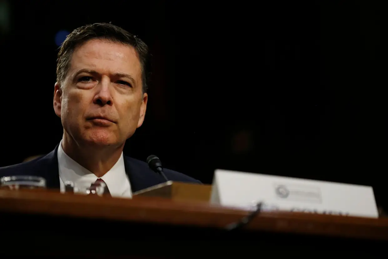A 9 de maio, o presidente dos Estados Unidos da América demitiu o diretor do FBI, James Comey, que conduzia uma investigação às eventuais relações entre a sua equipa de campanha nas eleições de 2016 e a Rússia. Em junho, Comey acusou a Casa Branca de mentir e de o difamar, não tendo dúvidas de que o Governo russo tentou mesmo influenciar as eleições norte-americanas. Na reação, Trump disse que o ex-diretor do FBI era "mentiroso".