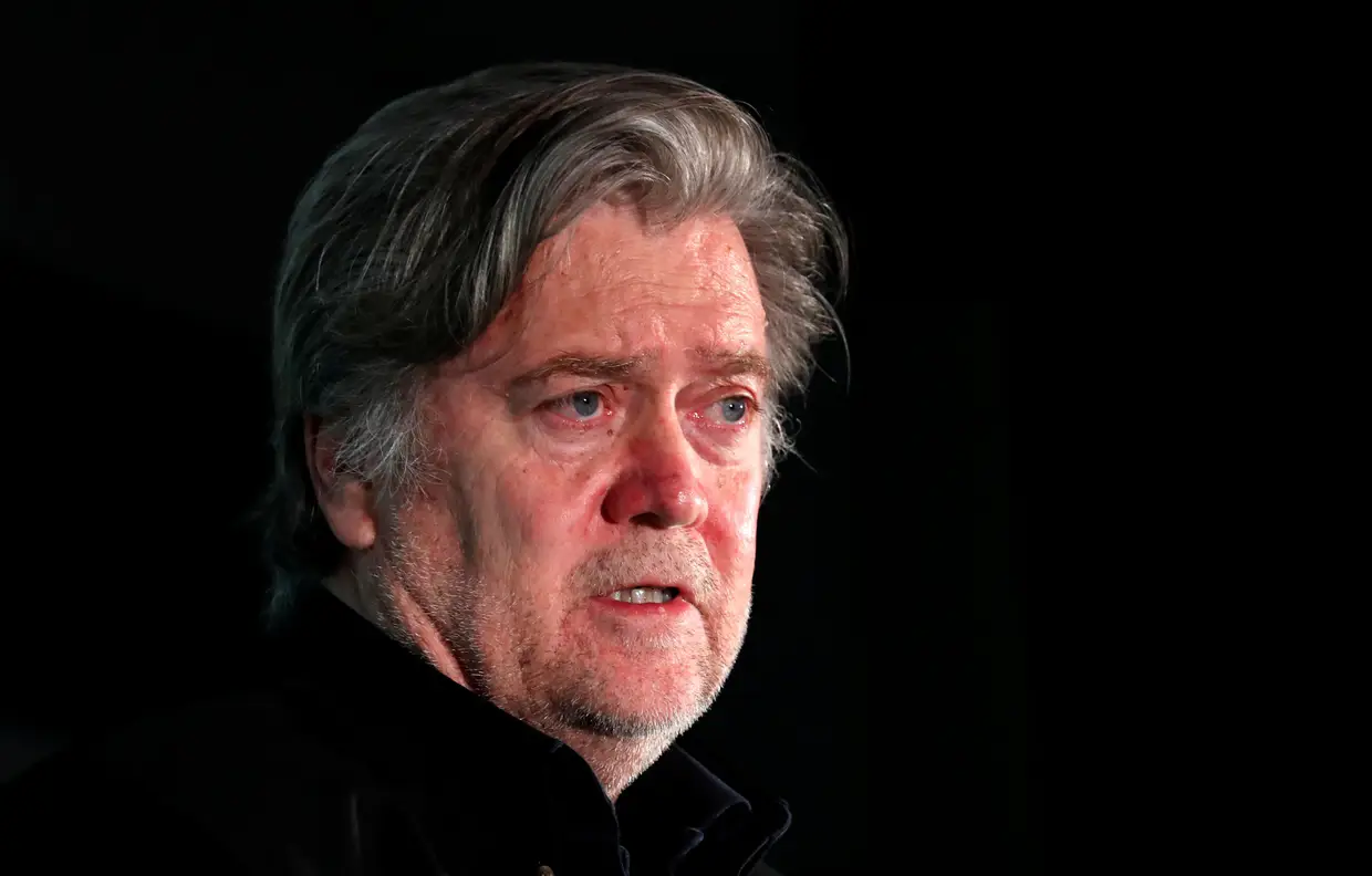A 18 de agosto, Steve Bannon, conselheiro estratégico do Presidente norte-americano, deixou a Casa Branca, por ter alimentado várias fugas de informação para prejudicar fações rivais dentro da Casa Branca.