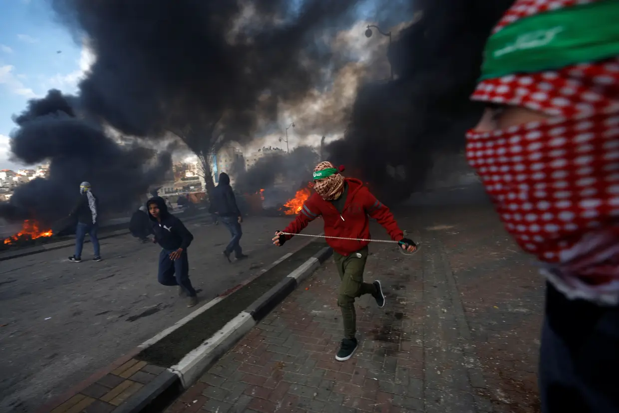 Dezembro - O Hamas convocou o início de uma nova revolta contra Israel em reação ao anúncio norte-americano de reconhecer Jerusalém como capital do Estado israelita.