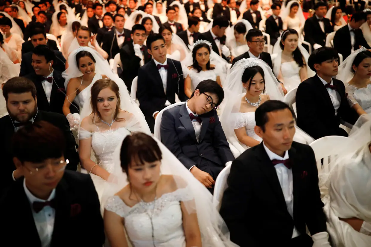 Três mil casais provenientes de 62 países participaram numa cerimónia que se prolongou por três horas em Gapyeong, sede da Igreja da Unificação na Coreia do Sul.
