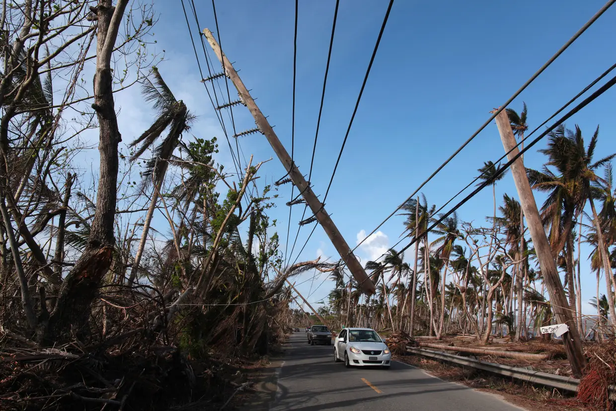 Setembro - Efeitos da passagem do furacão Maria em Naguabo, Porto Rico.