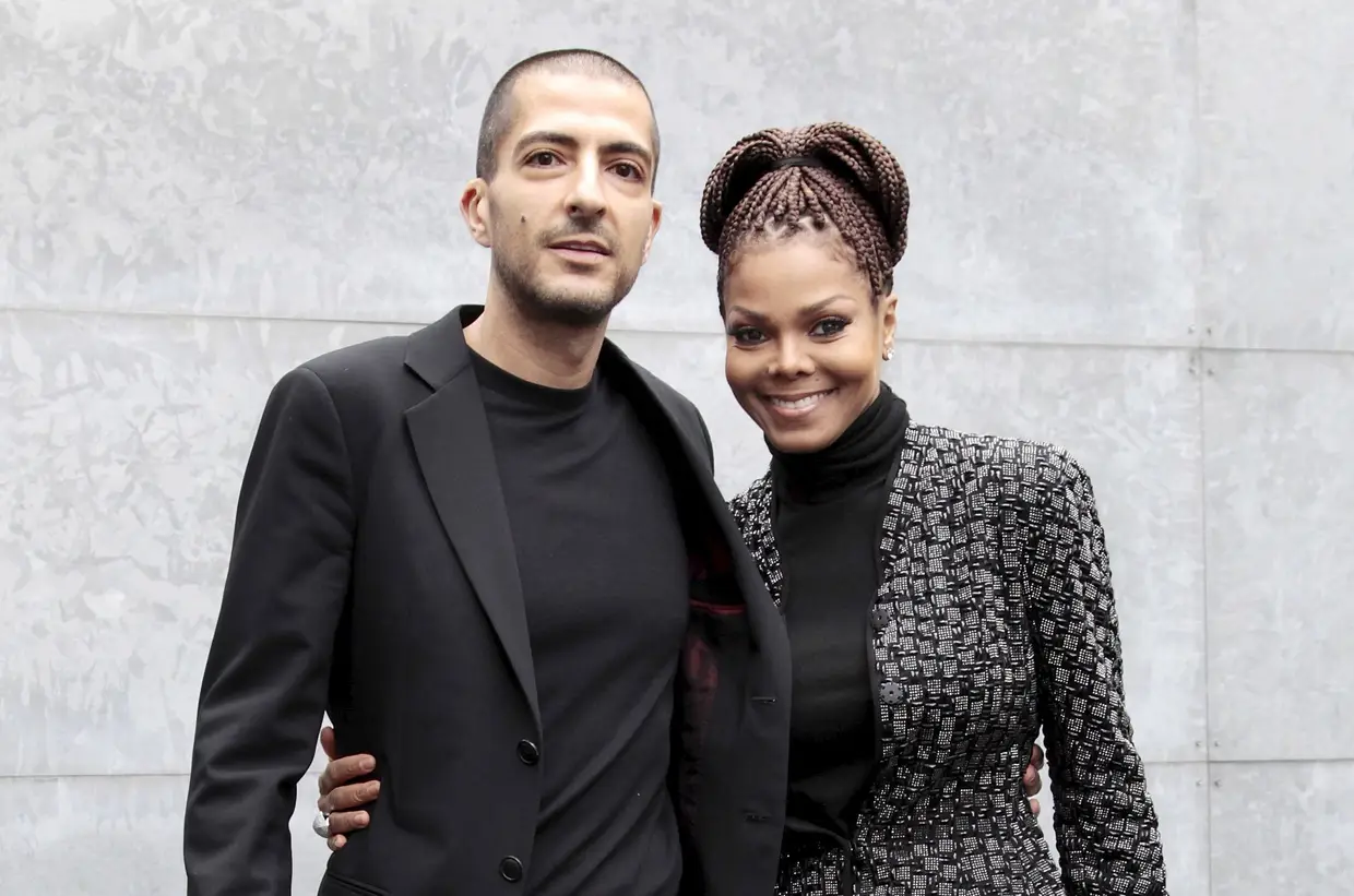 Janet Jackson e Wissam Al Mana separaram-se em abril, três meses após terem sido pais de uma menina, Eissa. A cantora e o multimilionário trocaram alianças em 2012.