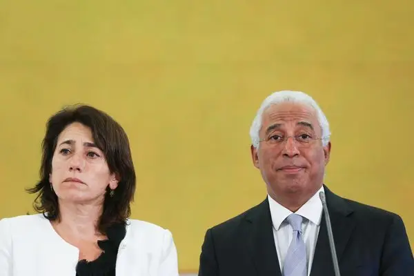 "Considero que estão esgotadas todas as condições para me manter em funções, pelo que lhe apresento agora, formalmente, o meu pedido de demissão, que tem de aceitar, até para preservar a minha dignidade pessoal." Constança Urbano de Sousa, na carta de demissão enviada ao primeiro-ministro, António Costa, 18-10-2017