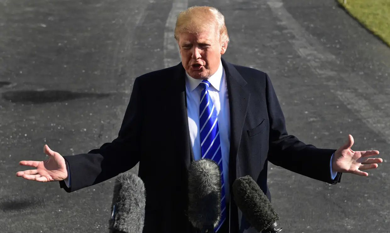 "Porque é que Kim Jong-un me insulta chamando-me 'velho', quando eu NUNCA o chamei de 'pequeno e gordo?' Bom, eu tento ser amigo dele, e talvez um dia isso vá acontecer!" Donald Trump no Twitter, 11-11-2017