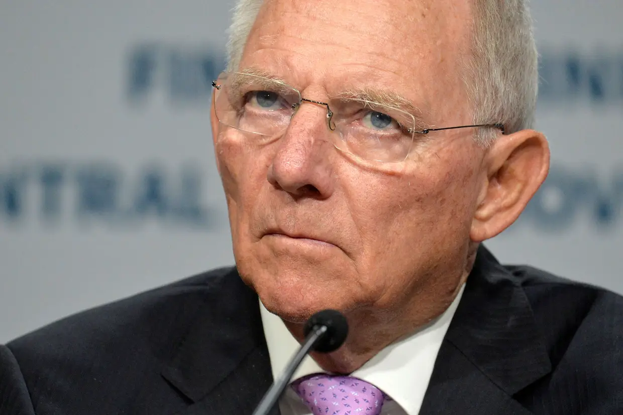 "Depois da sua saída, o Reino Unido não deve ter vantagens que outros países não têm. Nada é grátis. Isso devem sabê-lo." Wolfgang Schäuble, ministro das Finanças alemão, 29-04-2017