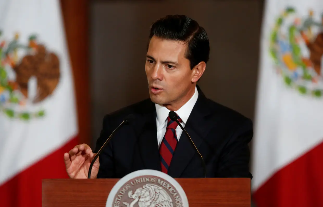 "Lamento e reprovo a decisão dos Estados Unidos de continuar a construção de um muro que há anos nos divide em vez de nos unir. O México não acredita em muros." Enrique Peña Nieto, Presidente do México, 26-01-2017