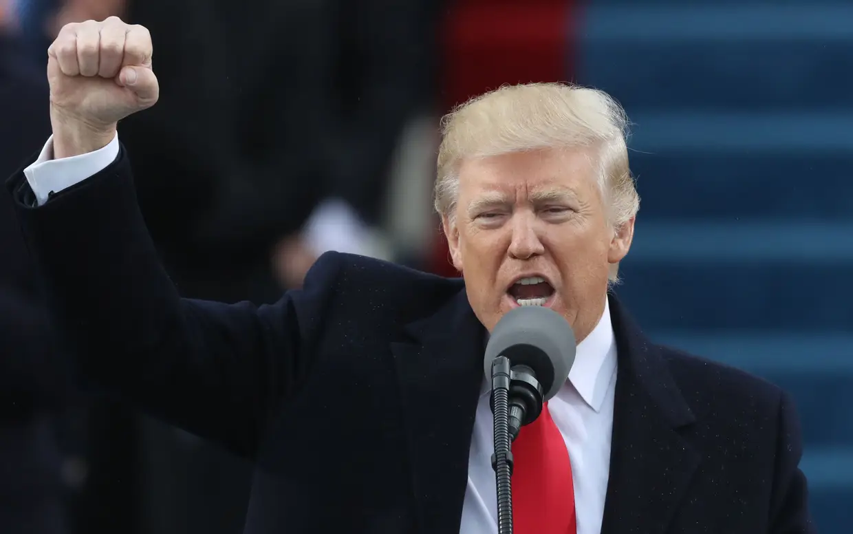 "20 de janeiro será recordado como o dia em que o povo voltou a mandar no país." Donald Trump, na cerimónia de juramento como 45.º Presidente dos Estados Unidos, 20-01-2017