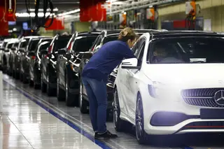 Mercedes vai chamar milhares de automóveis às oficinas em Portugal