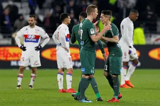 Lyon empata com Saint-Étienne e falha aproximação aos três primeiros