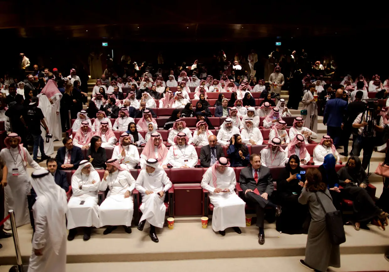 Uma sala de cinema repleta para assistir ao filme da Marvel, o terceiro maior êxito da história nas bilheteiras dos EUA que obteve a primeira licença para explorar salas do reino saudita."