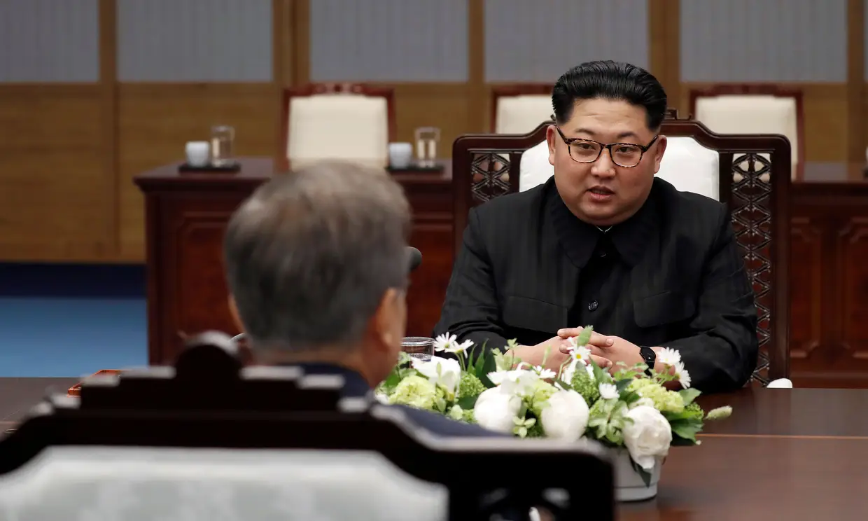 O líder norte-coreano admitiu que possam existir "dificuldades e frustrações no caminho", mas adiantou que as duas Coreias se concertarão estreitamente para evitar "repetir o passado".