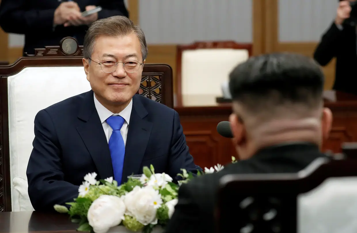 Ficou combinado que o Presidente sul-coreano vai a Pyongyang este outono. Além disso, os dois líderes acordaram encontrar-se regularmente e falar ao telefone através de uma linha criada recentemente. Norte e Sul concordaram ainda com a abertura de um escritório de comunicação permanente na cidade norte-coreana de Kaesong.