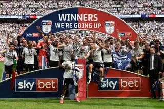 Fulham vence Aston Villa e sobe à Primeira Liga inglesa