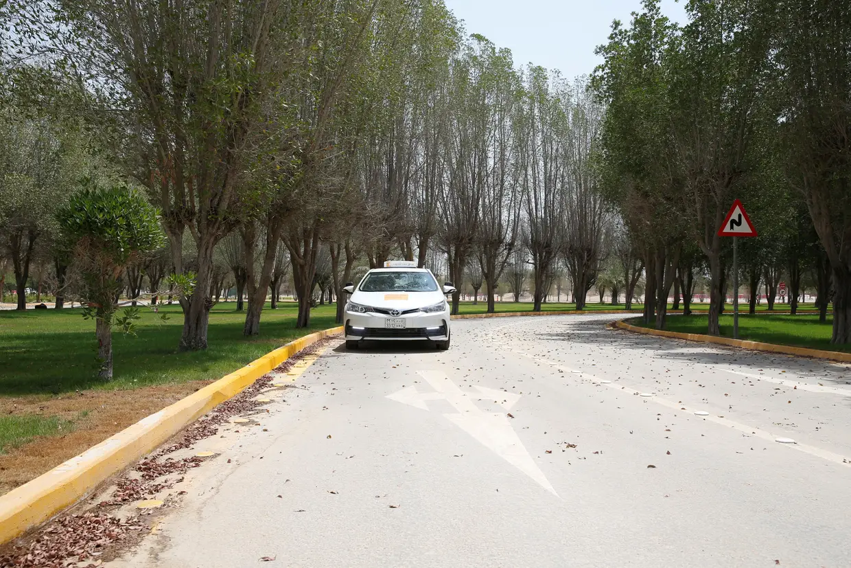 Visto assim ninguém sabe se este carro está a ser conduzido por um homem ou por uma mulher que a partir do próximo domingo, 24 de junhos passam a poder conduzir na Arábia Saudita.