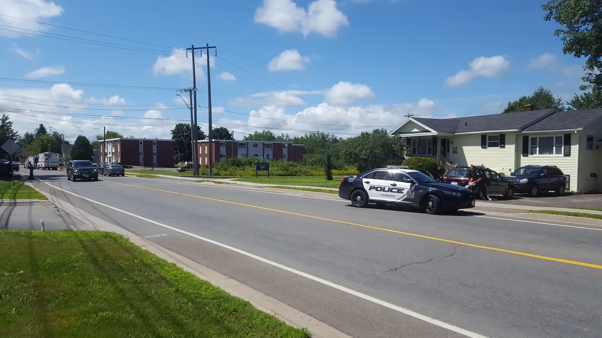 Um tiroteio na cidade canadiana de Fredericton causou hoje 4 mortos, entre os quais 2 polícias