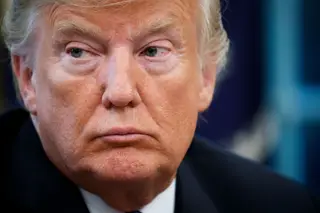 Trump presta homenagem a John McCain depois de críticas e pressões