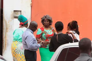 A tia de José Filomeno dos Santos, filho do Ex-Presidente da República de Angola, José Eduardo dos Santos, à saída da visita na cadeia de São Paulo, Luanda, Angola, 26 de setembro de 2018.