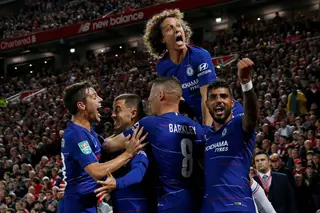 Chelsea afasta Liverpool da Taça da Liga com triunfo em Anfield Road