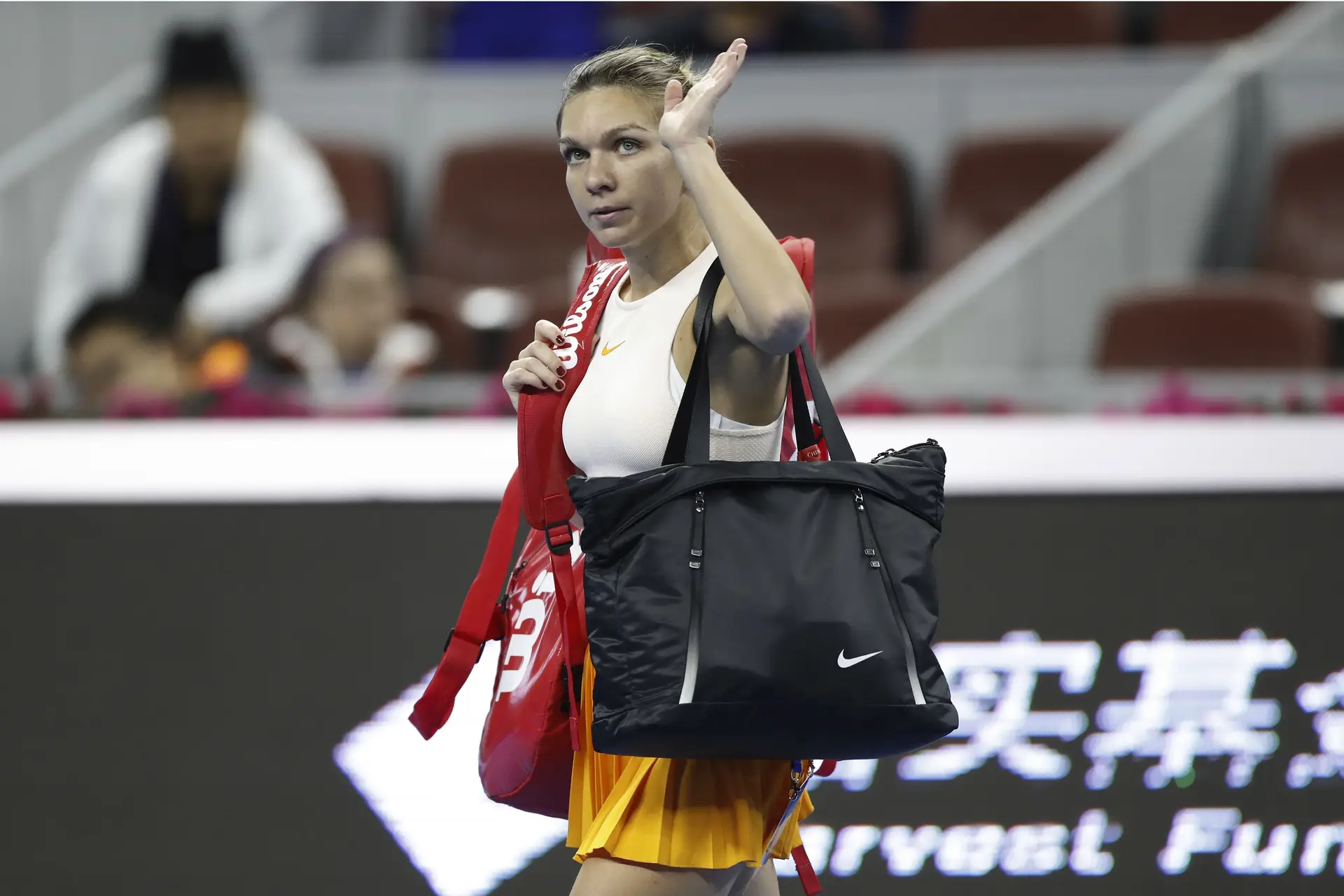 Tenista Simona Halep Obrigada A Parar V Rias Semanas Devido A H Rnia