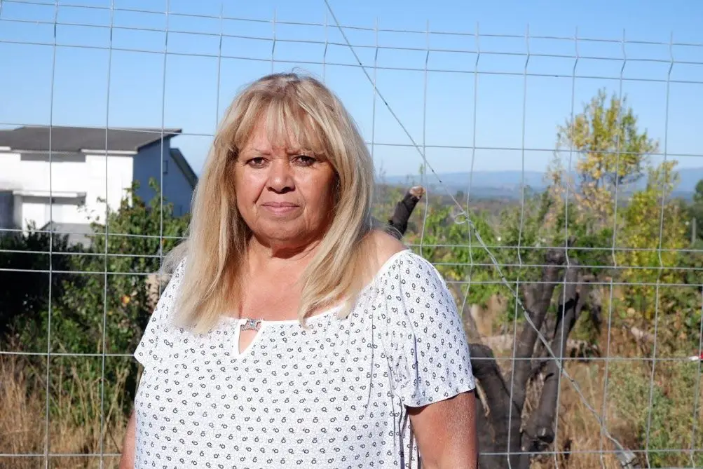 Antonieta Fonseca diz que está cansada de promessas. Desde que lhe demoliram a casa destruída pelo fogo, espera que comecem as obras da nova habitação. Outubro de 2018, Vila Nova de Oliveirinha.