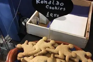 Café português no Reino Unido causa polémica com "Bolachas Ronaldo"