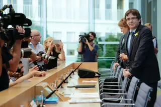 Um ano depois do referendo sobre a independência da Catalunha, o antigo presidente da região autónoma Carles Puigdemont vive na Bélgica, depois de ser extraditado da Alemanha em julho de 2018.