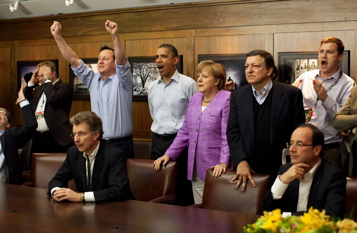 O primeiro-ministro britânico, David Cameron, o Presidente norte-americano, Barack Obama, a chanceler Angela Merkel, o presidente da Comissão Europeia, José Manuel Barroso, assistem à final da Liga dos Campeões entre o Chelsea e o Bayern de Munique, em 2012.