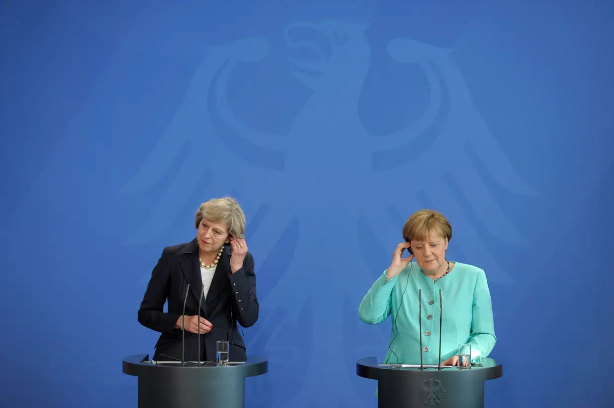 Angela Merkel e a primeira-ministra britânica, Theresa May, 2016