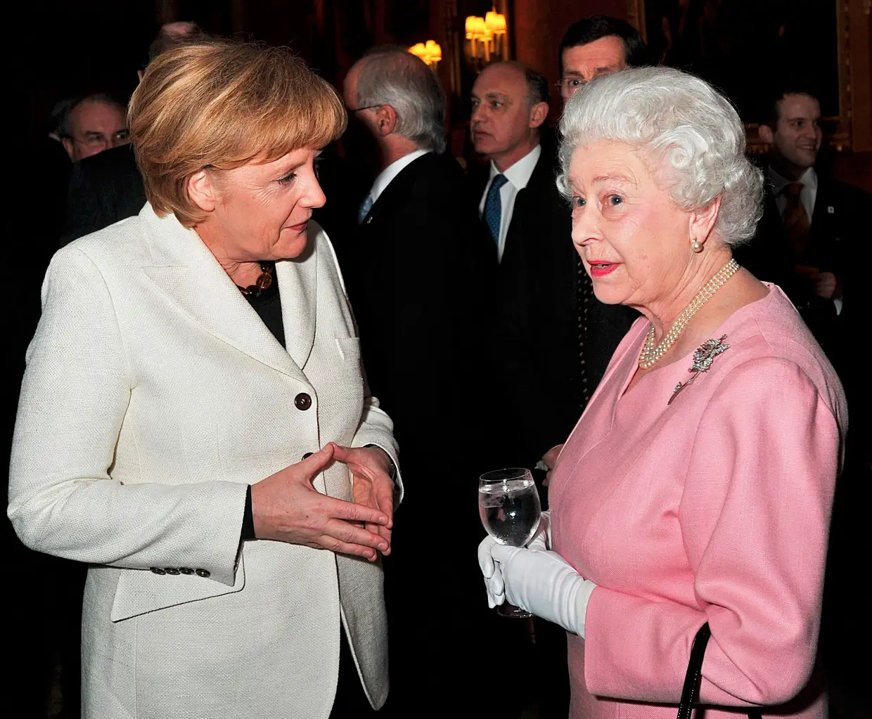 Angela Merkel e a rainha Isabel II, 2009