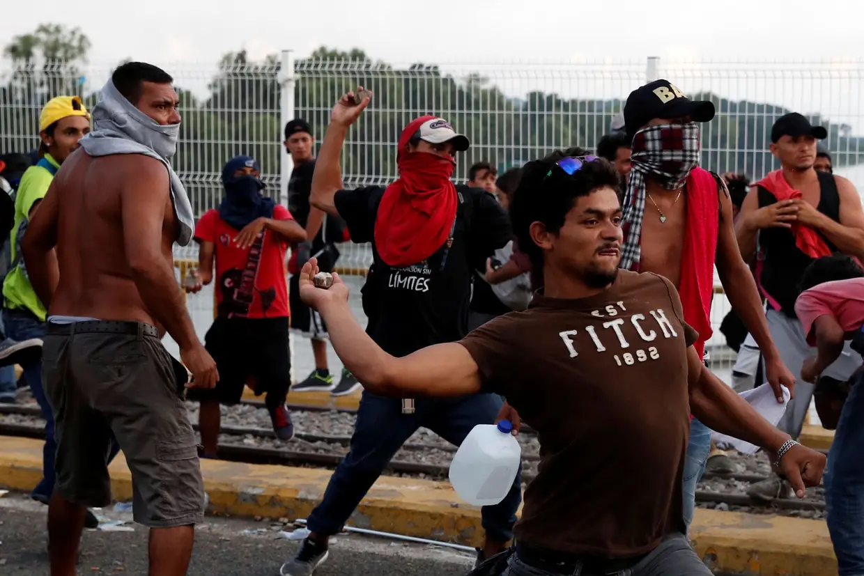 Fugir da miséria, da violência de grupos criminosos organizados nas Honduras e alcançar o 'sonho americano' são as principais motivações destas pessoas que integram a "Marcha dos Migrantes", como está a ser apelidada esta movimentação em massa.