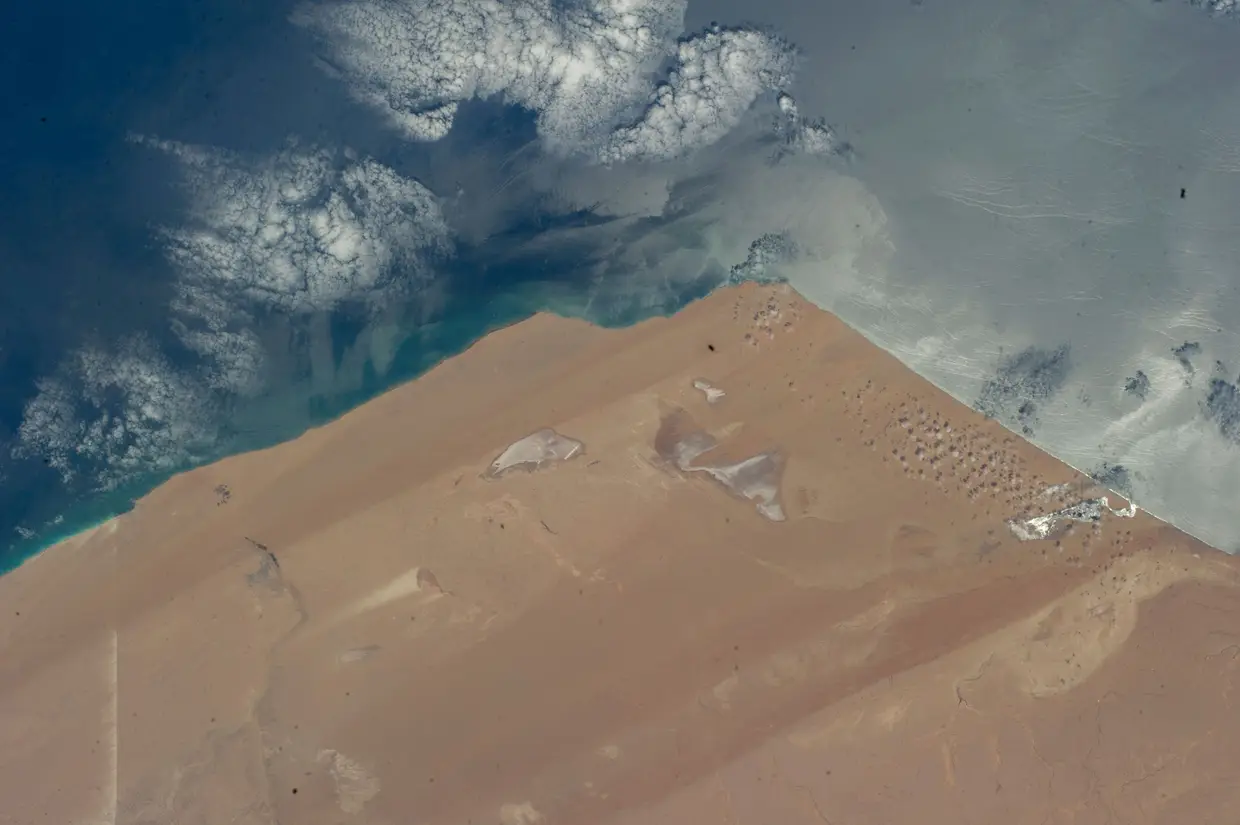 Onde o deserto do Saara encontra o mar