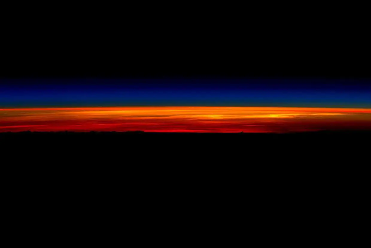 O astronauta Scott Kelly tirou uma série de fotografias aos vários nascer do Sol no dia em que voltou à Terra, a 1 de março de 2016.