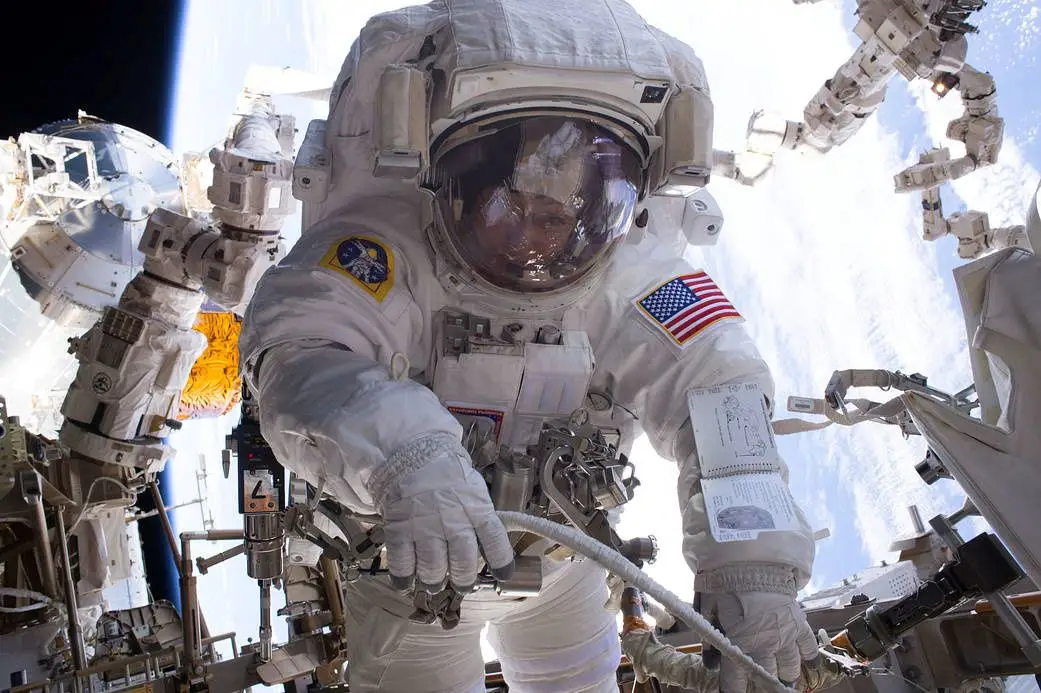 A astronauta Peggy Whitson estabeleceu o recorde de viver e trabalhar no espaço durante 665 dias a 2 de setembro de 2017.