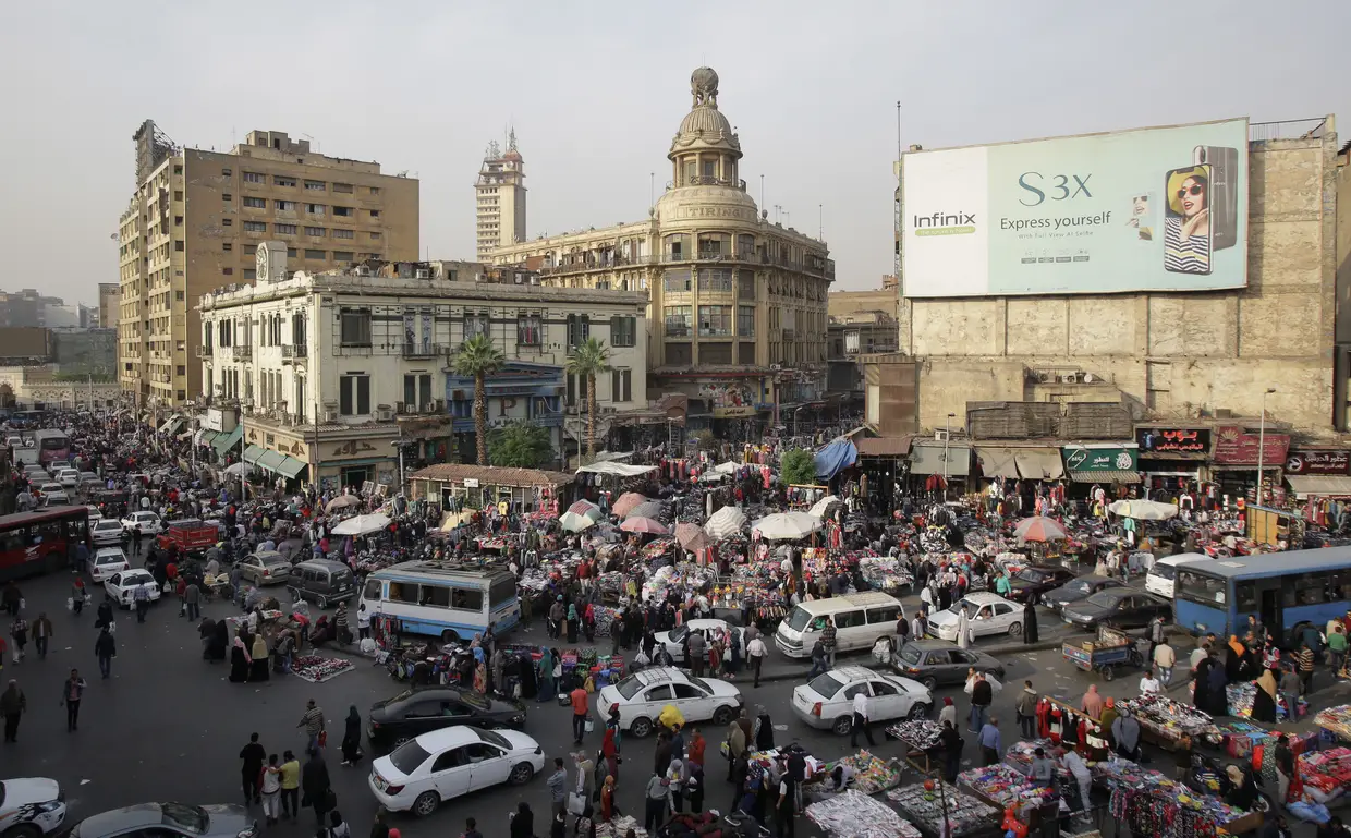 Trânsito num cruzamento em Cairo, no Egito. De acordo com um relatório divulgado pelas Nações Unidas, as emissões de CO2 aumentaram pela primeira vez em quatro anos.