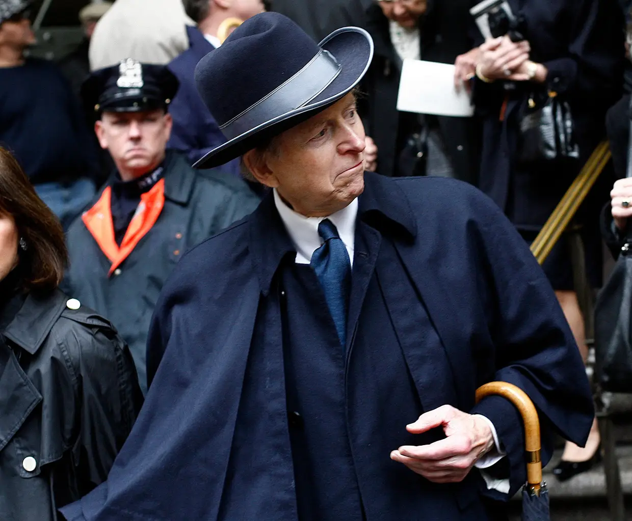 O escritor norte-americano Tom Wolfe morreu aos 88 anos em Manhattan, Nova Iorque, Estados Unidos da América. O autor do best-seller "A fogueira das vaidades" estava internado no hospital com uma infeção. (2 de março de 1930 - 14 de maio de 2018)