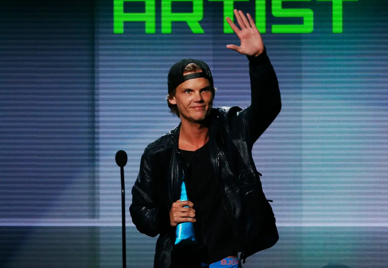 Tim Bergling, conhecido por Avicii e um dos mais famosos DJ's do mundo, morreu aos 28 anos. (8 de setembro de 1989 - 20 de abril de 2018)