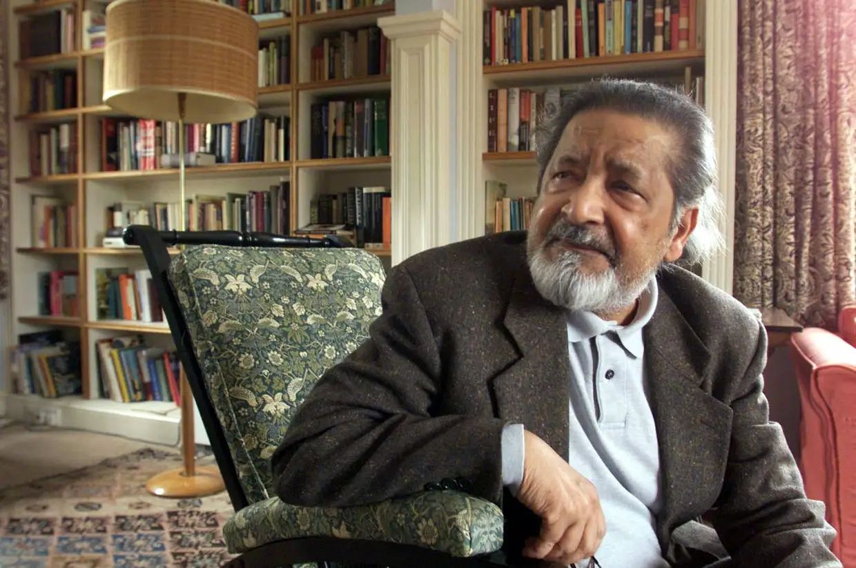O escritor V.S. Naipaul, prémio Nobel da Literatura em 2001, morreu aos 85 anos na sua casa em Londres, Reino Unido. (17 de agosto de 1932 - 11 de agosto de 2018)