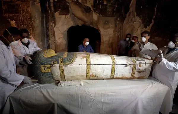 As autoridades egípcias abriram um sarcófago encontrado na cidade de Luxor com mais de três mil anos, que nunca tinha sido aberto. No interior, encontraram o corpo mumificado de uma mulher. O sarcófago foi descoberto no início do mês por arqueólogos franceses.