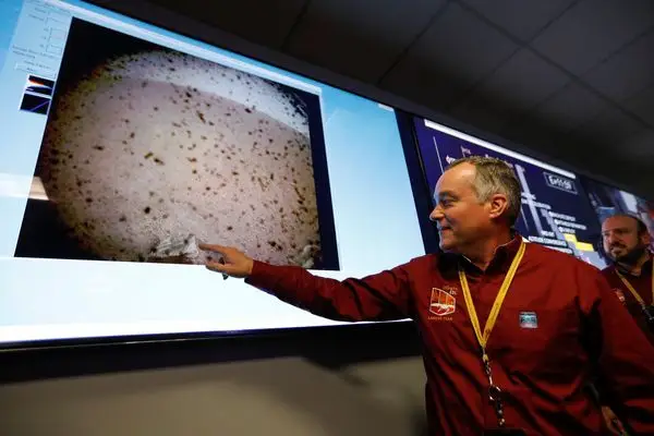 A primeira fotografia da missão InSight foi divulgada pela NASA. Após quase sete meses, a sonda aterrou em Marte com sucesso.