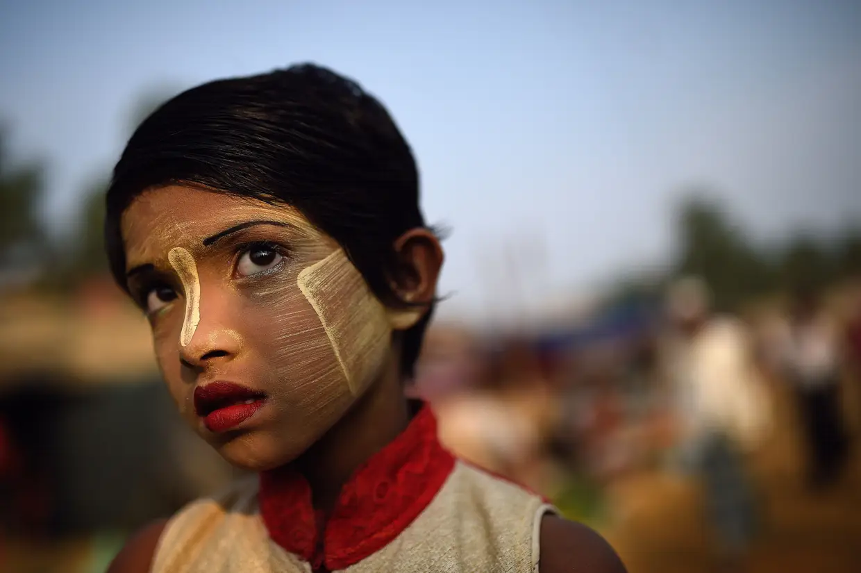 Rufia Begum, uma refugiada rohingya de 9 anos, posa para uma fotografia em Cox's Bazar, no Bangladesh.
