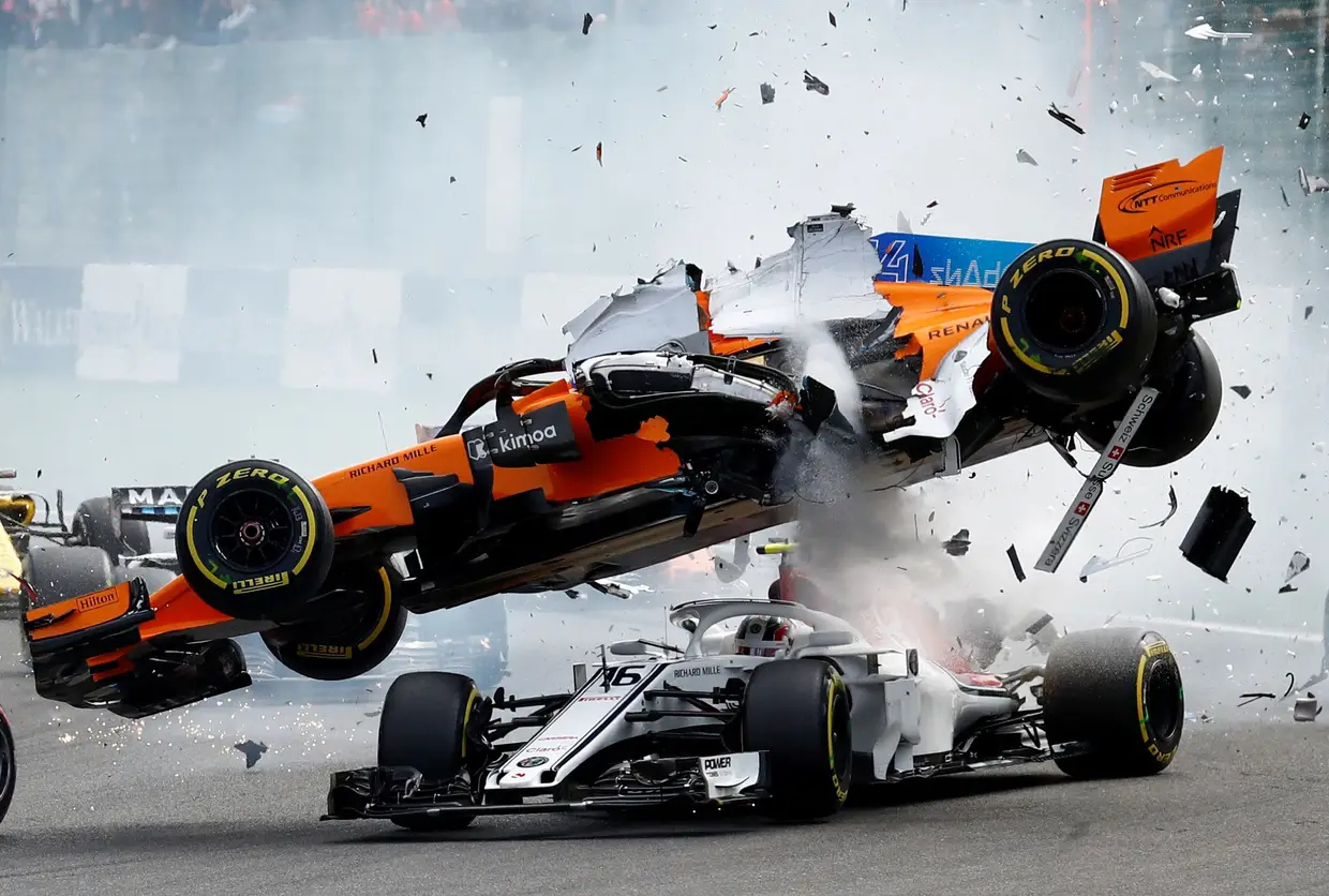 O Grande Prémio da Bélgica de F1 ficou marcado por um acidente na primeira curva que atirou para fora da corrida Fernando Alonso, Nico Hulkenberg e Charles Leclerc.