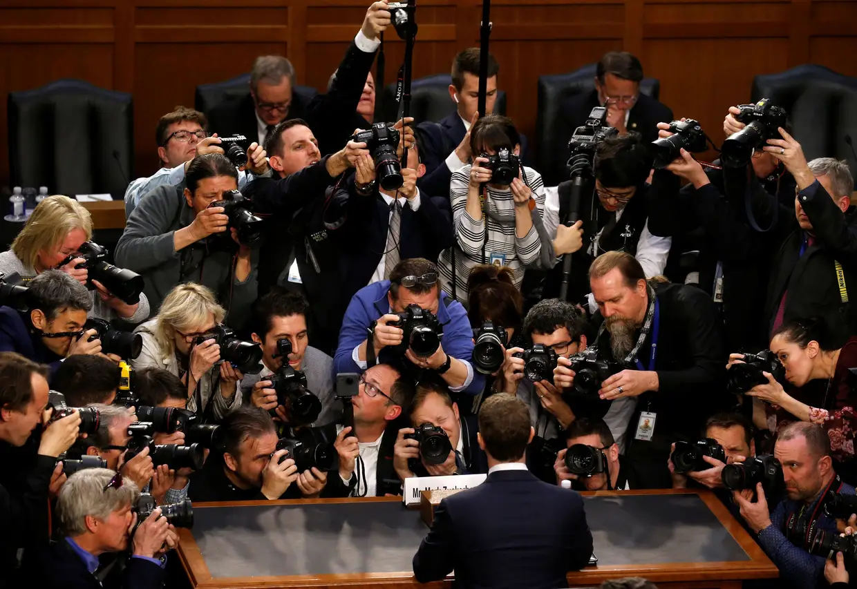O CEO do Facebook, Mark Zuckerberg, é ouvido no Congresso norte-americano a propósito do escândalo da Cambridge Analytica, que usou dados de milhões de utilizadores da rede social de forma ilegal para a campanha de Donald Trump.