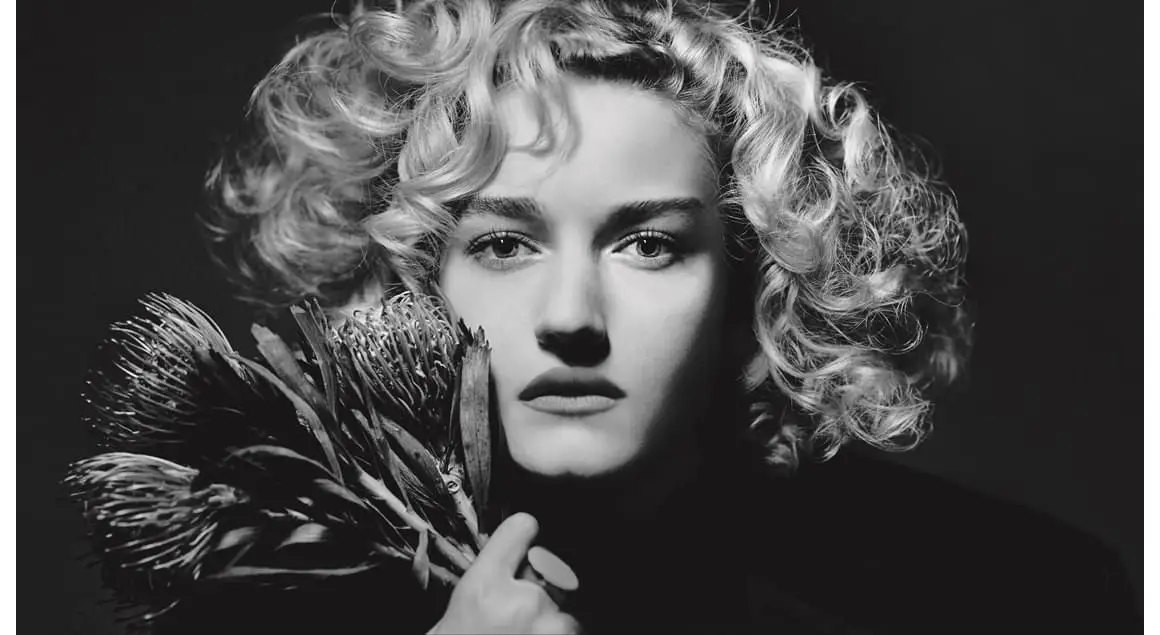 Julia Garner