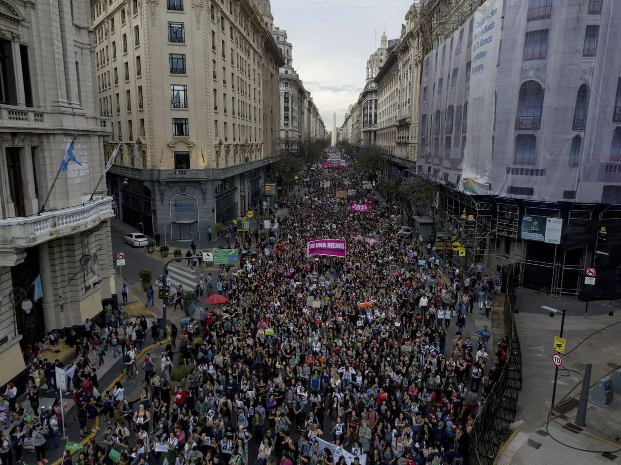 As ruas do coração de Buenos Aires encheram-se de milhares de pessoas numa marcha despoletada por um caso mediático que culminou com uma decisão judicial que voltou a chocar a Argentina.