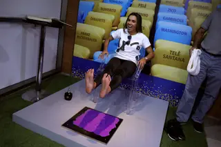 Marta é a primeira mulher a deixar a marca na "Calçada da Fama" do Maracanã