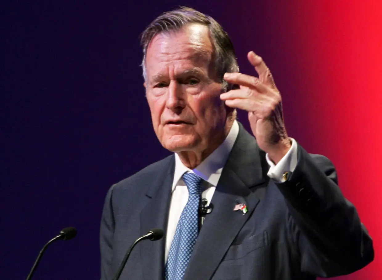 George H.W. Bush, ex-Presidente dos EUA e pai do também antigo Presidente George Bush, morreu em Houston, aos 94 anos. George H.W. Bush foi Presidente entre 1989 e 1993. (12 de junho de 1924 - 30 de novembro de 2018)