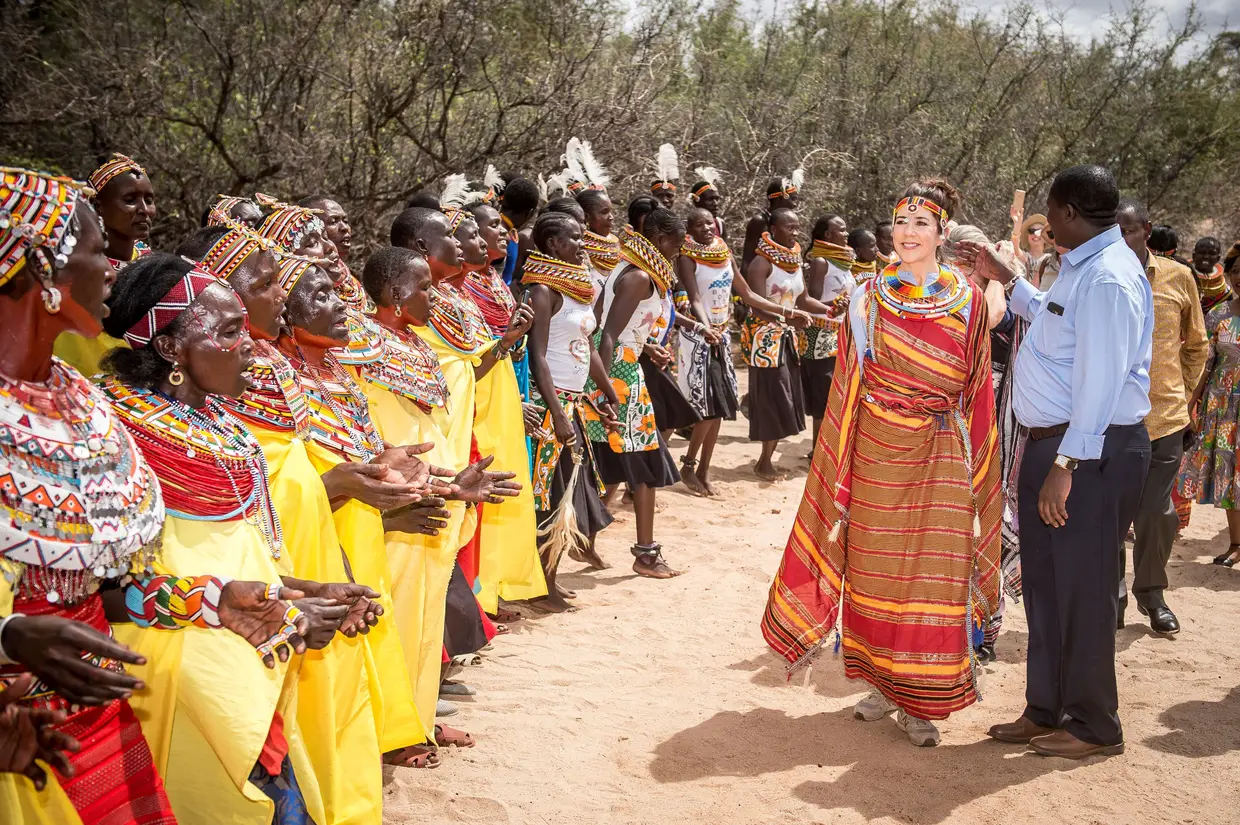 A princesa dinamarquesa Mary encontra-se com mulheres na "Kalama Conservancy", no Quénia.
